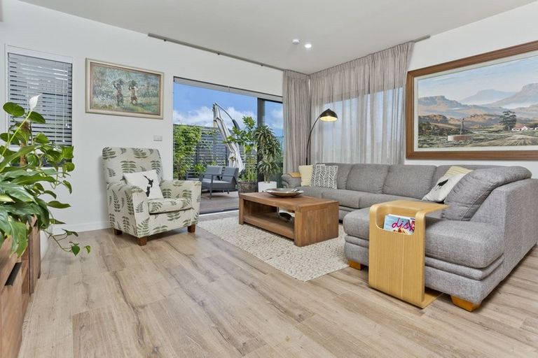 Photo of property in 8 Windlass Street, Long Bay, Auckland, 0630