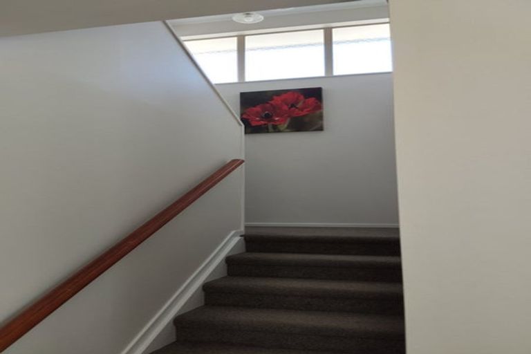 Photo of property in 21 Redfern Lane, Glenfield, Auckland, 0629