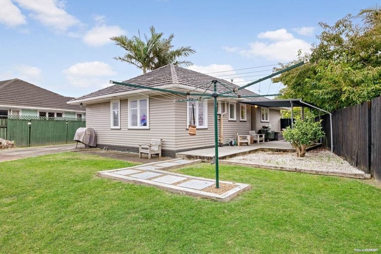 Photo of property in 32 Smythe Road, Henderson, Auckland, 0612