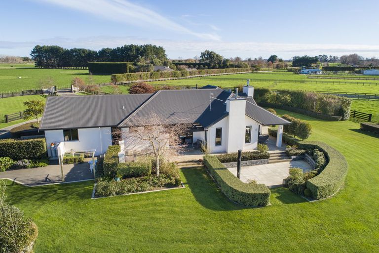 Photo of property in 33 Silkwood Place, Fitzherbert, Palmerston North, 4410