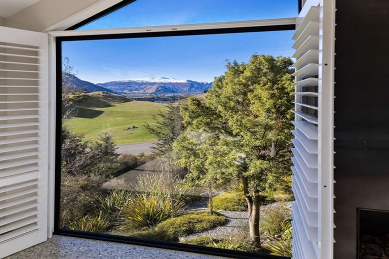 Photo of property in 1 Mckellar Drive, Jacks Point, Queenstown, 9371
