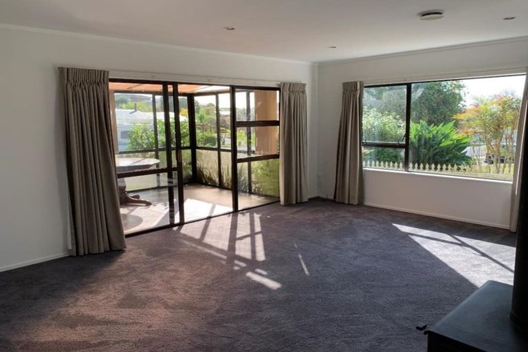 Photo of property in 2/4 Eagle Place, Red Beach, 0932