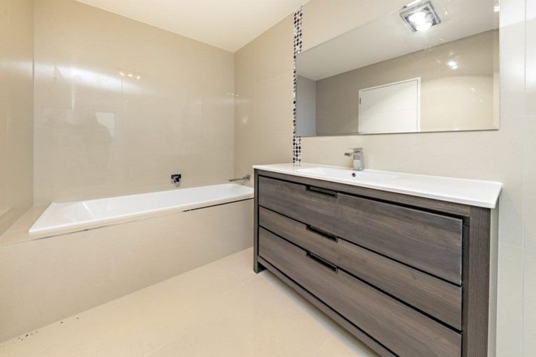 Photo of property in 18 Te Aramanu Crescent, Papakura, 2110