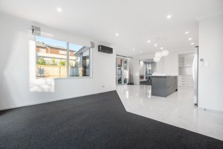 Photo of property in 18 Milano Boulevard, Karaka, Papakura, 2113