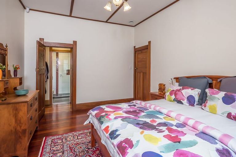 Photo of property in 43 Fairview Crescent, Kelburn, Wellington, 6012