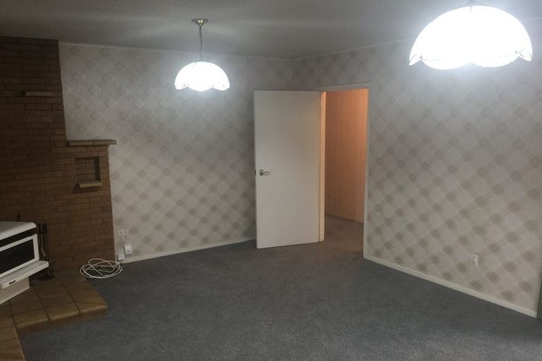 Photo of property in 1/28 Sequoia Place, Sunnynook, Auckland, 0620