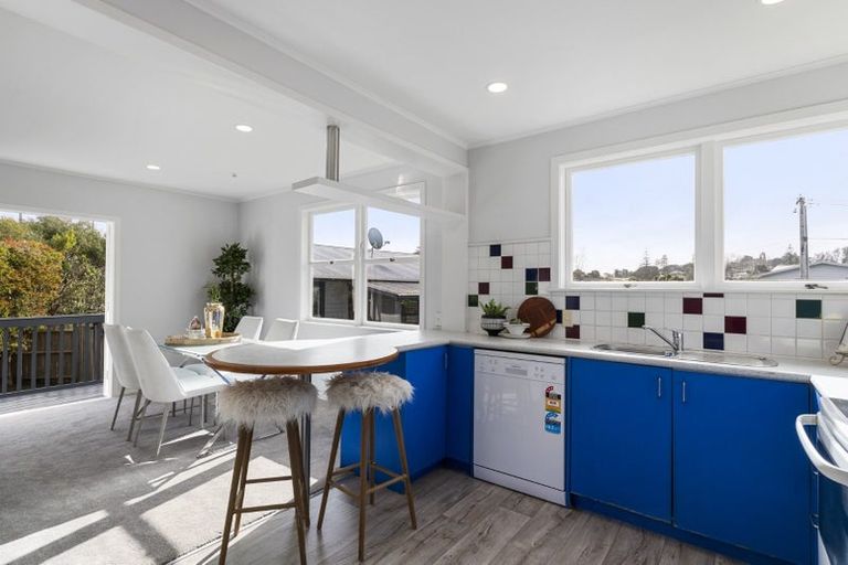 Photo of property in 1/92 Commissariat Road, Mount Wellington, Auckland, 1060