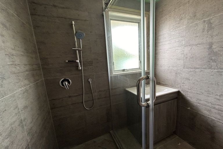 Photo of property in 77 Chilcott Road, Henderson, Auckland, 0612