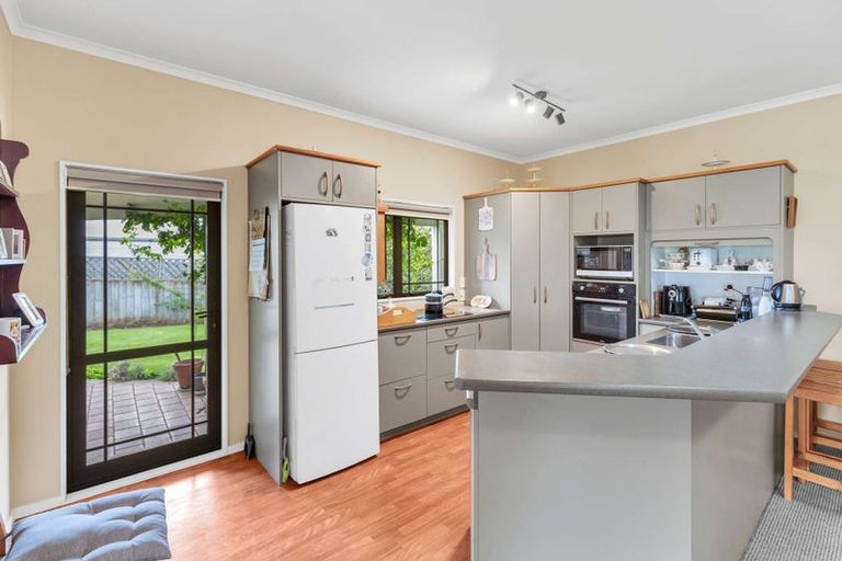 Photo of property in 20 Paraekaretu Street, Hunterville, 4730