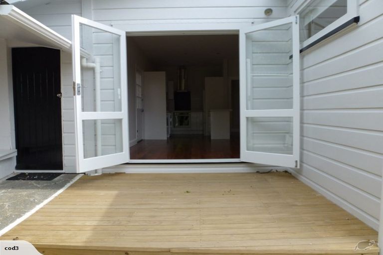 Photo of property in 5a Grove Road, Kelburn, Wellington, 6012