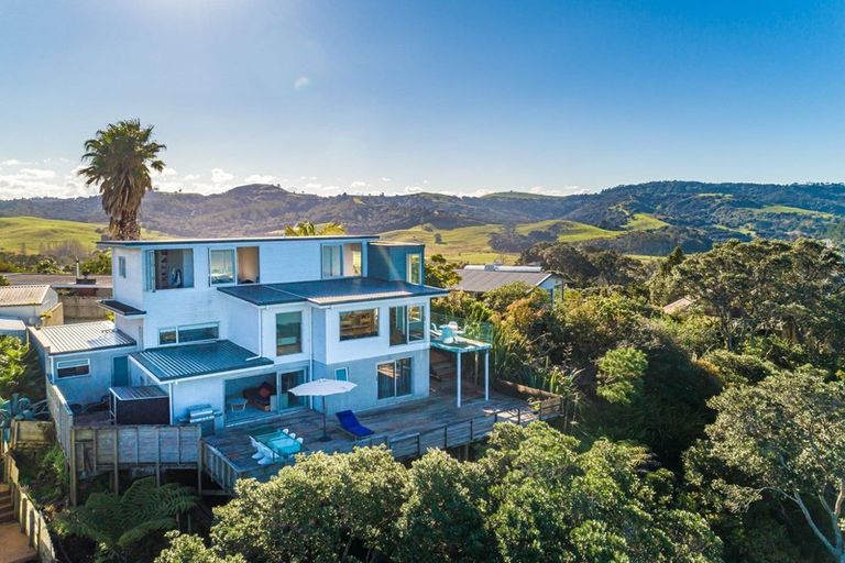 Photo of property in 8 Sykes Avenue, Hatfields Beach, Orewa, 0931