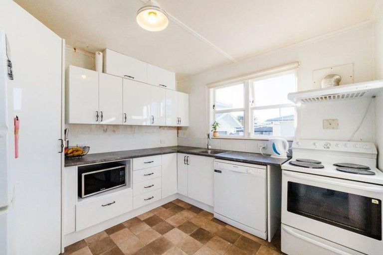 Photo of property in 2 Signal Street, Marton, 4710