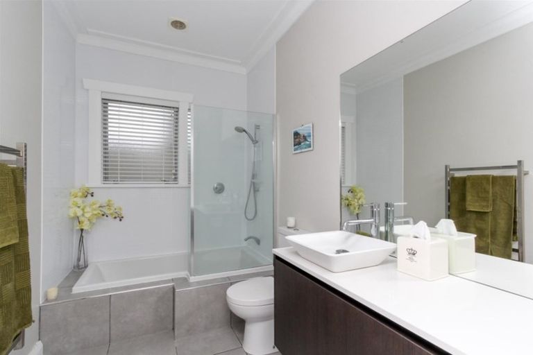 Photo of property in 30 Nobs Line, Strandon, New Plymouth, 4312