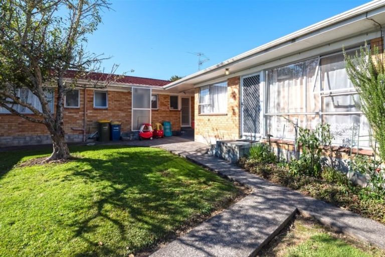 Photo of property in 4/79 Glendale Road, Glen Eden, Auckland, 0602