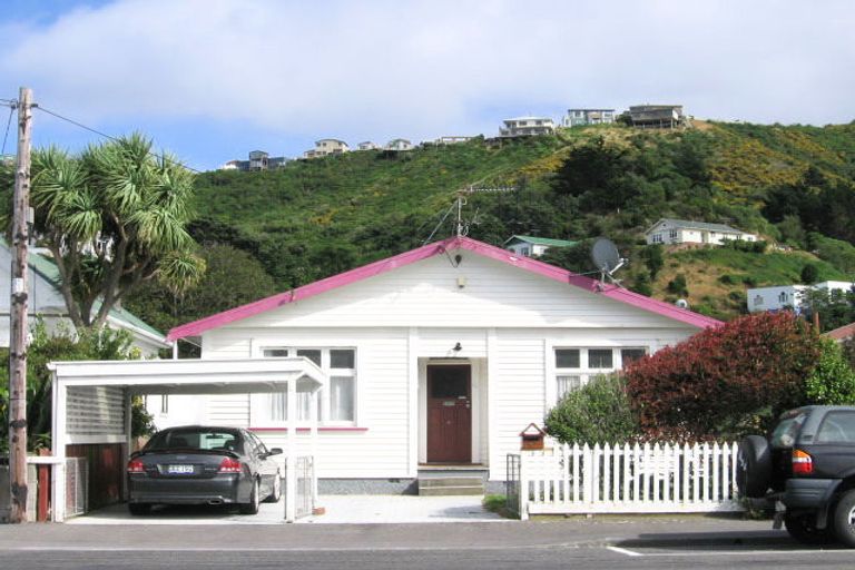 Photo of property in 66 Derwent Street, Island Bay, Wellington, 6023