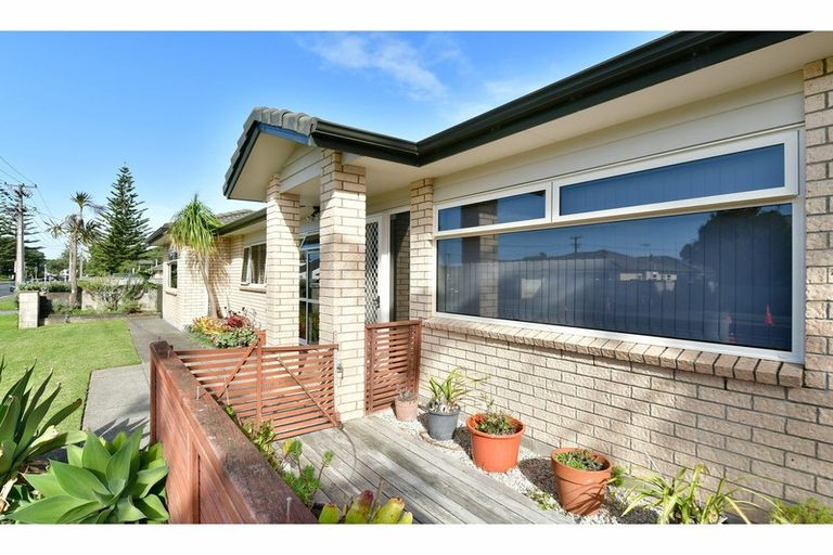 Photo of property in 10 Centreway Road, Orewa, 0931