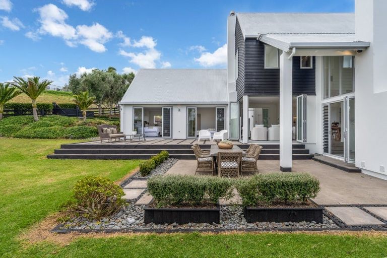 Photo of property in 122 Brownhill Road, Whitford, Manurewa, 2576