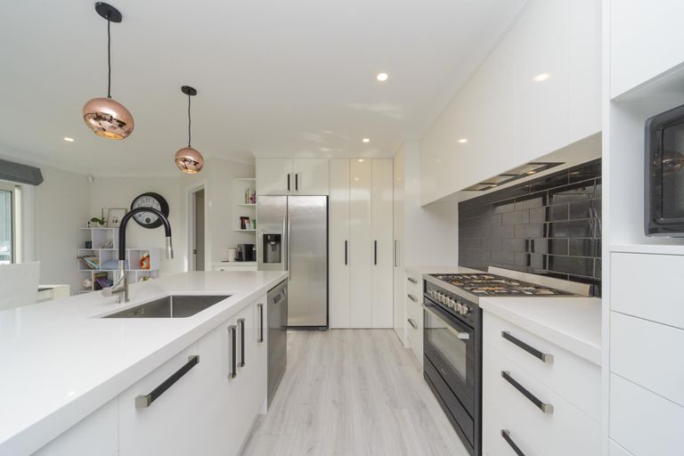 Photo of property in 28 Serenity Crescent, Kelvin Grove, Palmerston North, 4414