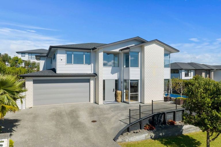 Photo of property in 13 Eastview Crescent, Stanmore Bay, Whangaparaoa, 0932