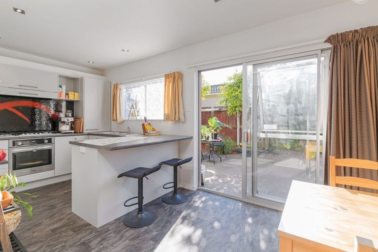 Photo of property in 2/106 Barrington Street, Somerfield, Christchurch, 8024