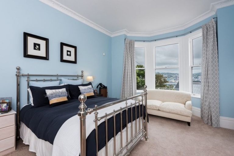 Photo of property in 29 The Crescent, Roseneath, Wellington, 6011