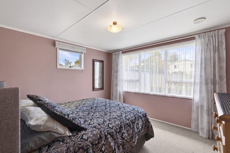 Photo of property in 100 Riversdale Drive, Merrilands, New Plymouth, 4312