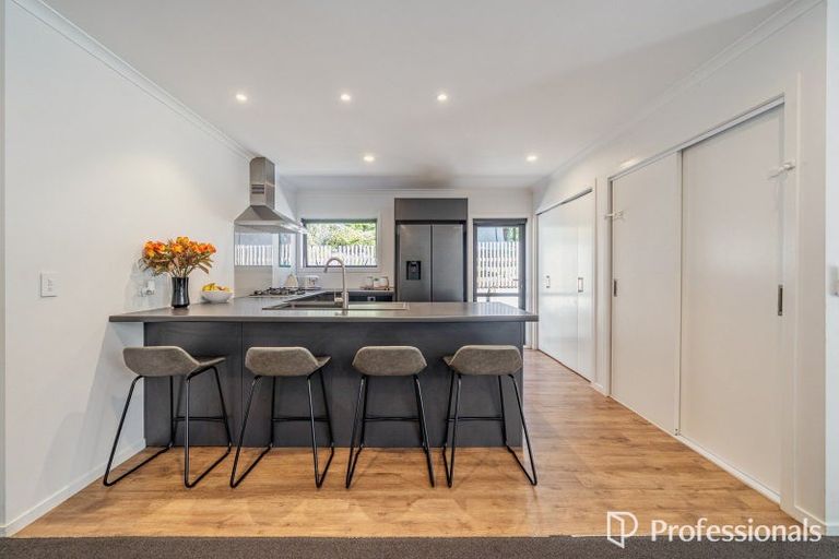 Photo of property in 10 Aratika Grove, Stokes Valley, Lower Hutt, 5019