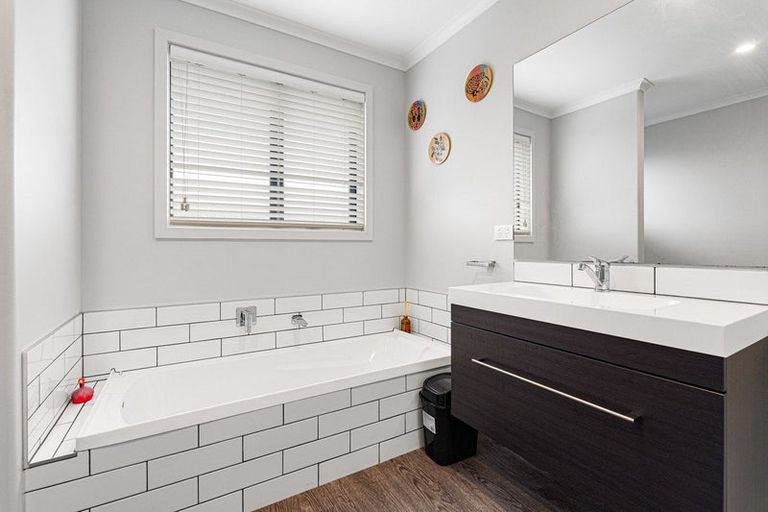 Photo of property in 15 Admiralty Drive, Haruru, 0204