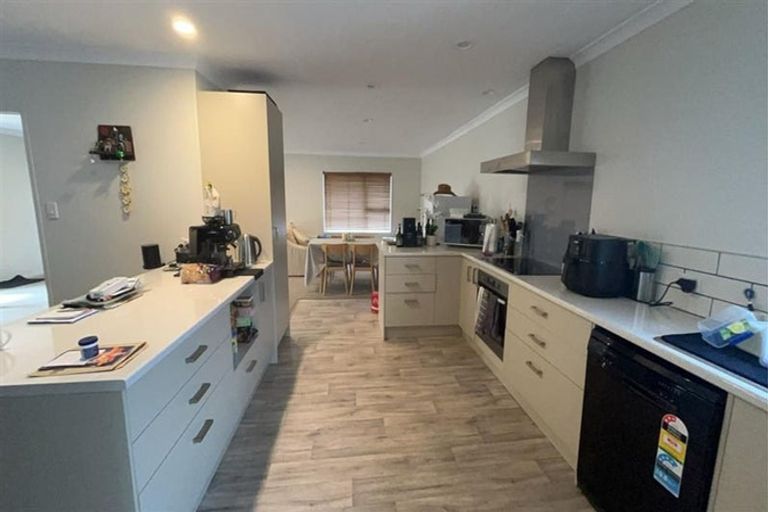 Photo of property in 9 Quibray Place, Botany Downs, Auckland, 2010