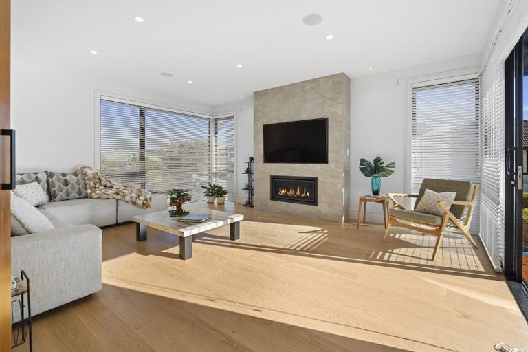 Photo of property in 37 Lake Pupuke Drive, Takapuna, Auckland, 0622