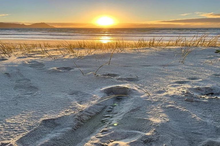 Photo of property in 14 Surfside Lane, Ruakaka, 0116