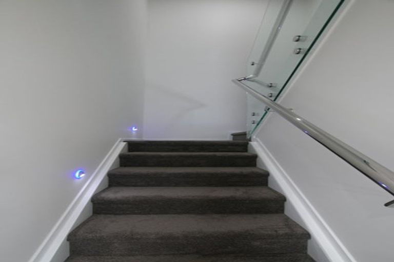 Photo of property in 17e Martin Place, Kelston, Auckland, 0602