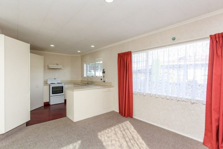 Photo of property in 1/9 Tukapa Street, Westown, New Plymouth, 4310