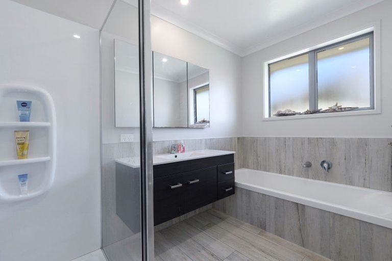 Photo of property in 74a Walter Henry Drive, Omanawa, Tauranga, 3171