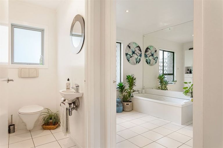 Photo of property in 1040 Scenic Drive North, Swanson, Auckland, 0816