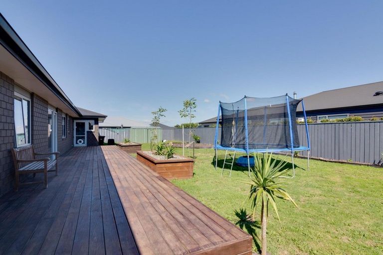 Photo of property in 1 Routhan Way, Carterton, 5713