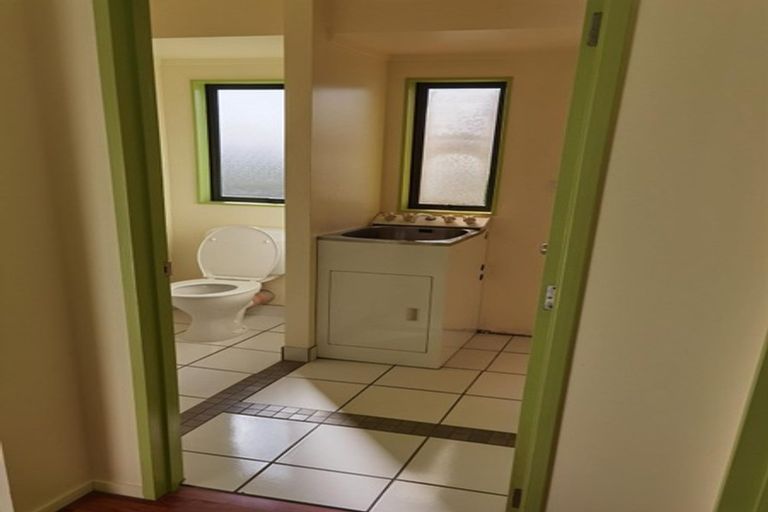 Photo of property in 2/13 Cheryl Place, Hillcrest, Auckland, 0627