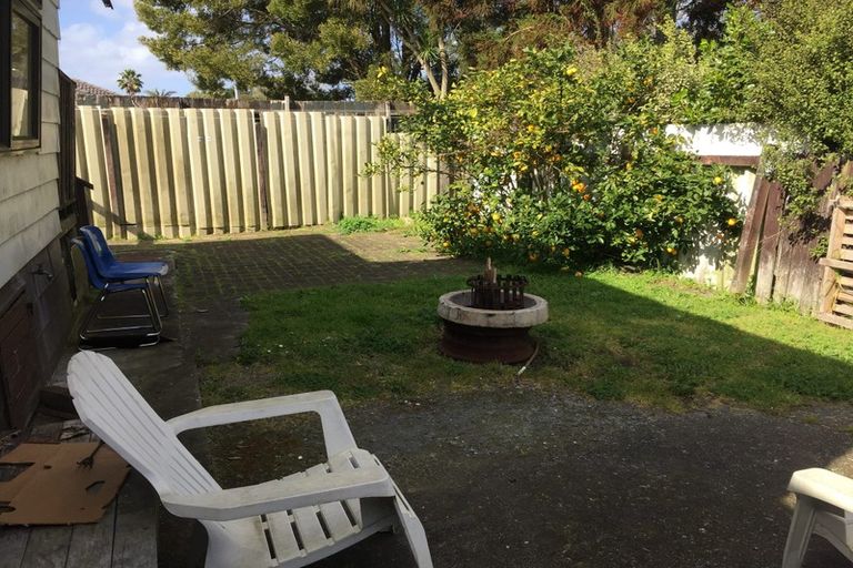 Photo of property in 2/12 Pawa Place, Manurewa, Auckland, 2102