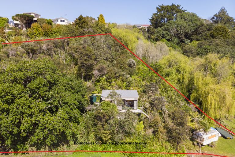 Photo of property in 16 Martin Road, Matakana, 0985