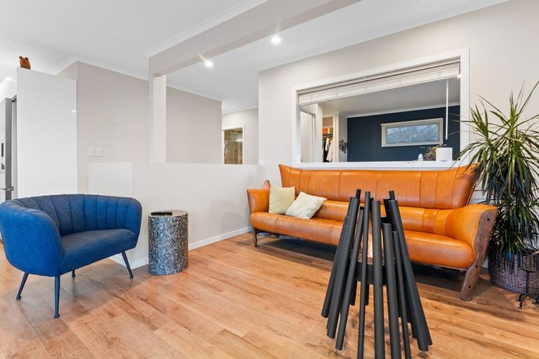 Photo of property in 2/17 Moffat Road, Red Beach, 0932