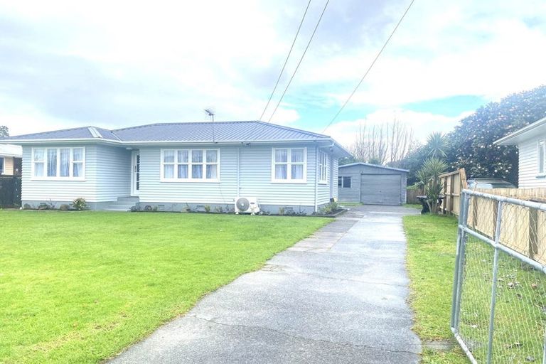 Photo of property in 13 Sutton Crescent, Papakura, 2110
