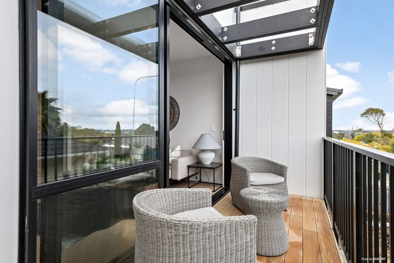 Photo of property in 35 Lewis Road, Pakuranga, Auckland, 2010