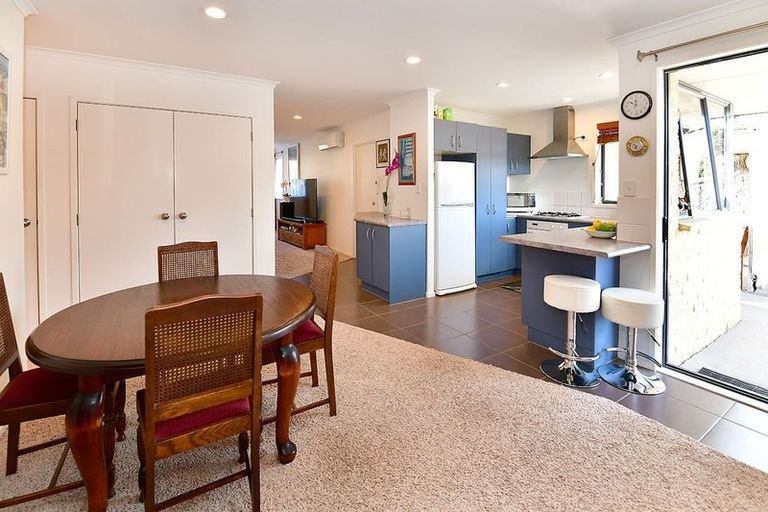 Photo of property in 8 Roberta Crescent, Orewa, 0931