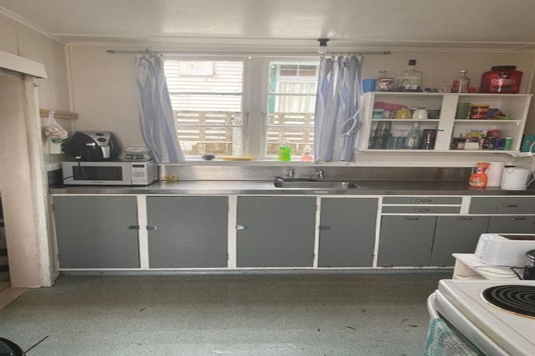 Photo of property in 22 Mcgiffert Street, Palmerston North, 4410