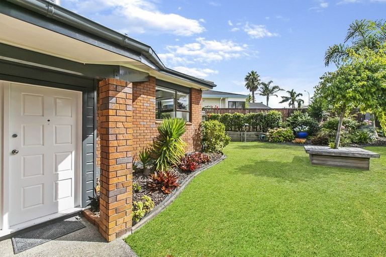 Photo of property in 4 Woodview Rise, Botany Downs, Auckland, 2010