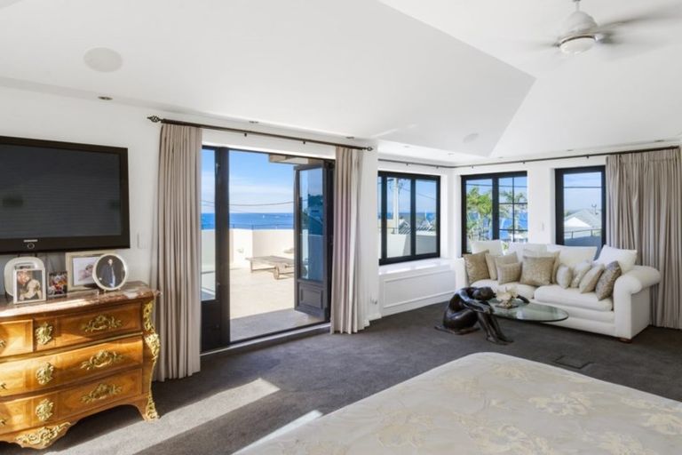 Photo of property in 1/60 Milford Road, Milford, Auckland, 0620