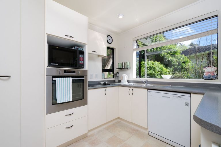 Photo of property in 58a West Lynn Road, Titirangi, Auckland, 0604