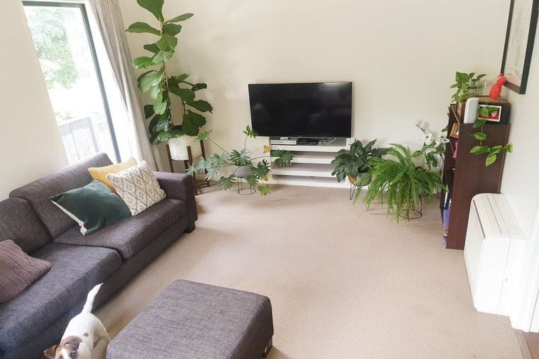 Photo of property in 1/7 Hauraki Crescent, Pinehill, Auckland, 0632