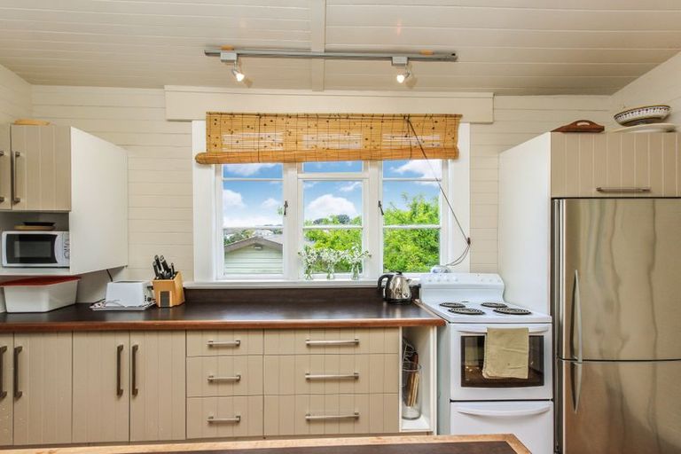 Photo of property in 12 Rata Street, Helensville, 0800