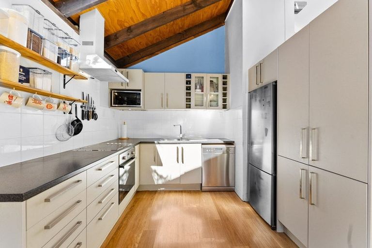 Photo of property in 18b Mayfair Place, Westown, New Plymouth, 4310